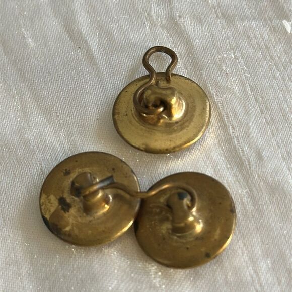 Vintage gold tone round cuff links with faux mother of pearl “stones” - Picture 4 of 5